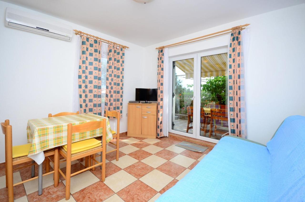 Apartments Blazenka Banjol Exterior foto