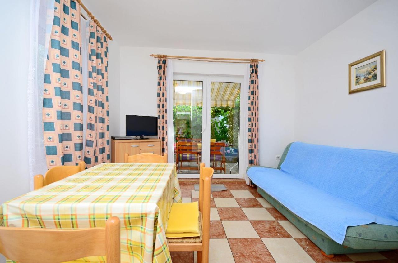 Apartments Blazenka Banjol Exterior foto